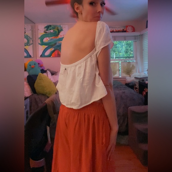 Elegant Black Top with Flowing Coral Pants - Picture 16 of 17